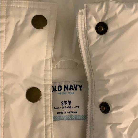 ❌ sold on mercari ❌ old navy puffy vest - Picture 2 of 5